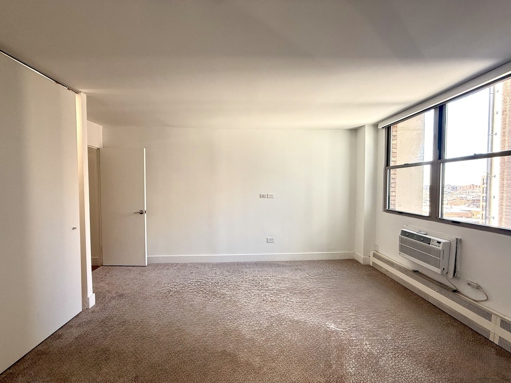 420 W Belmont Avenue - Photo 33
