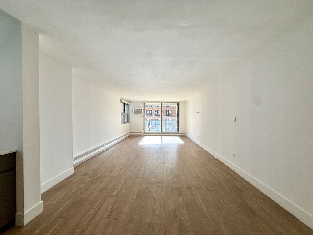420 W Belmont Avenue - Photo 4