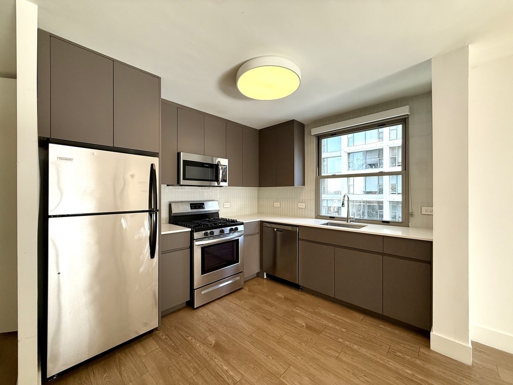 420 W Belmont Avenue - Photo 11