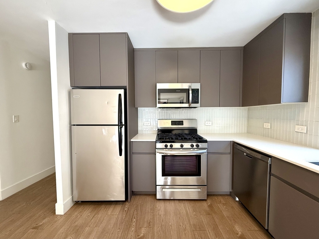 420 W Belmont Avenue - Photo 1