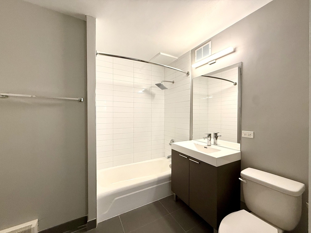420 W Belmont Avenue - Photo 31