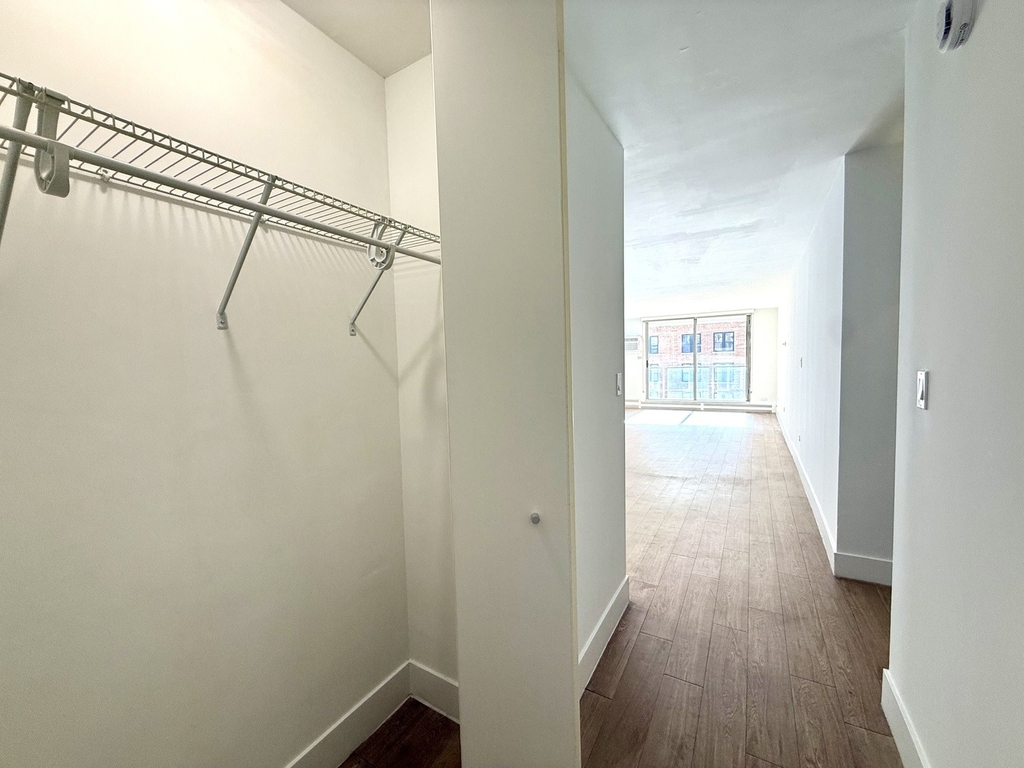 420 W Belmont Avenue - Photo 30
