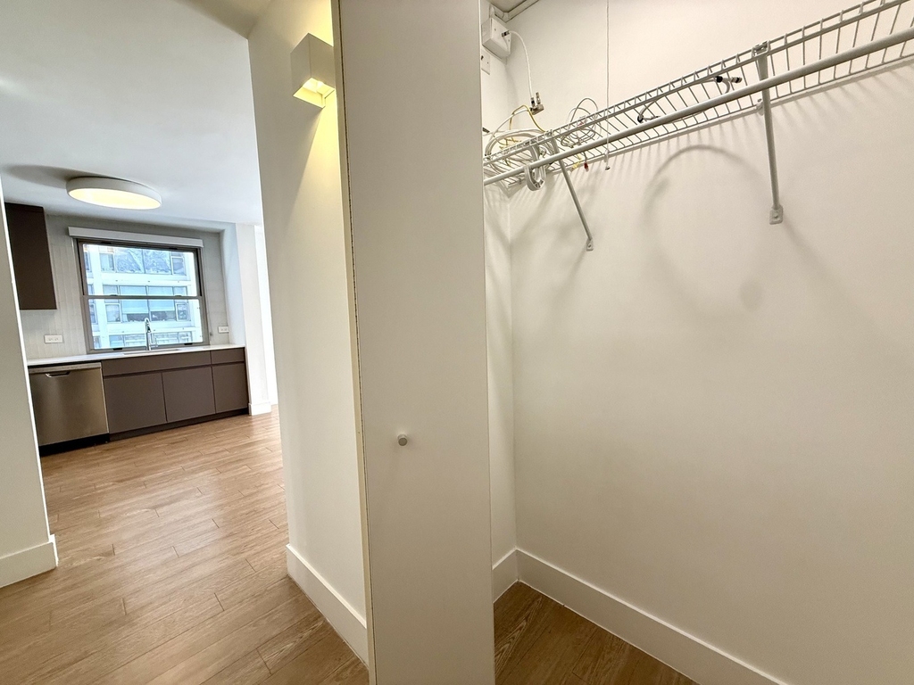 420 W Belmont Avenue - Photo 28