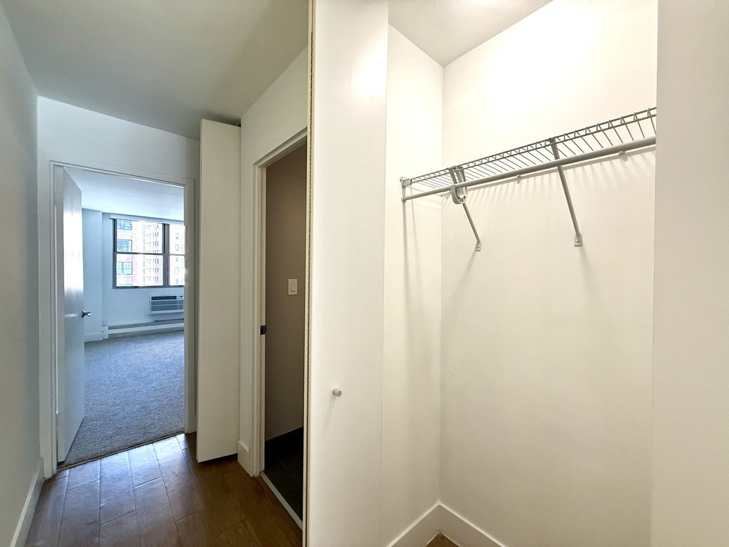 420 W Belmont Avenue - Photo 29
