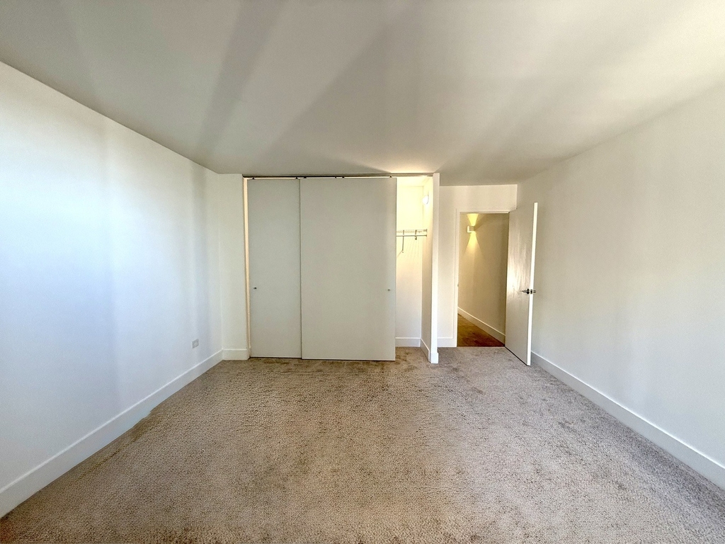 420 W Belmont Avenue - Photo 34