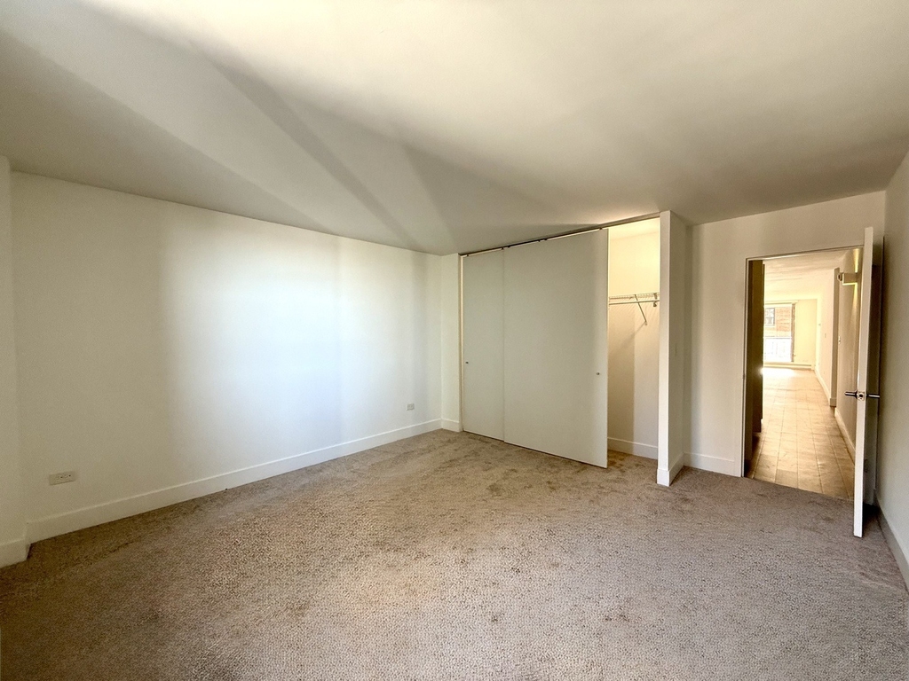 420 W Belmont Avenue - Photo 35