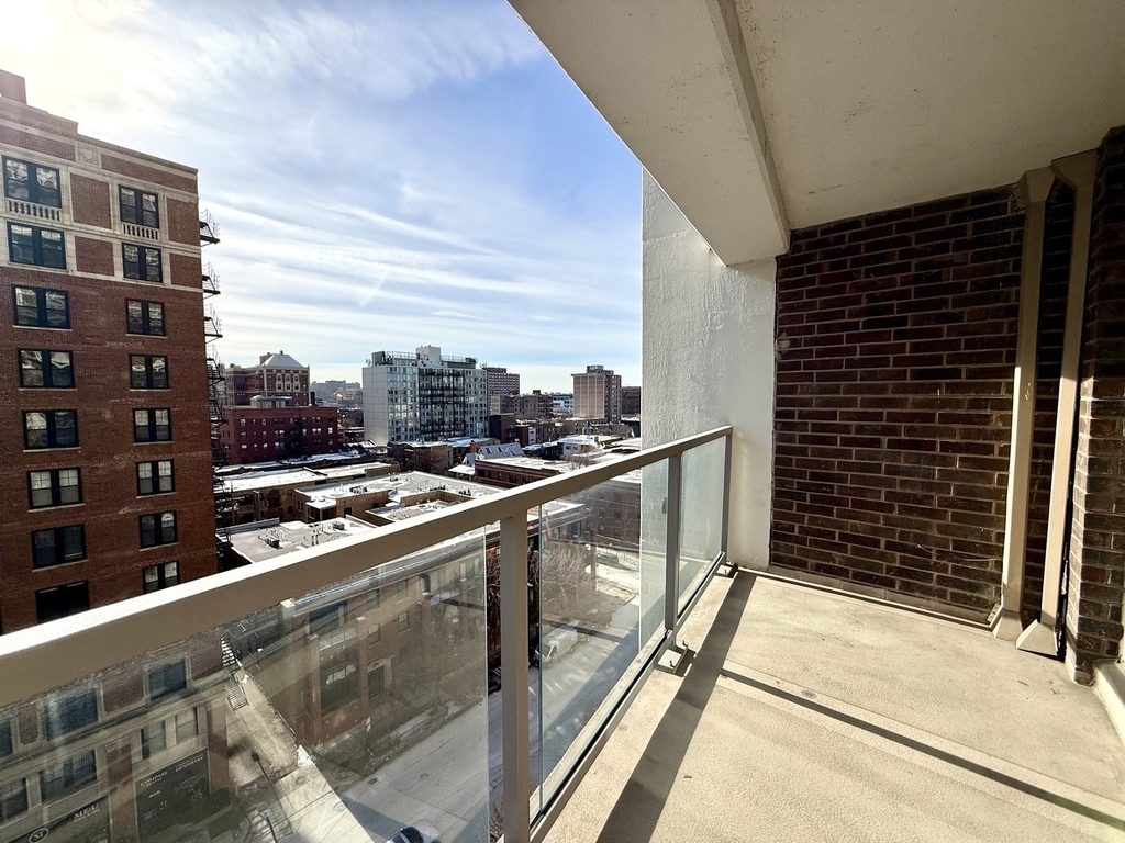 420 W Belmont Avenue - Photo 10