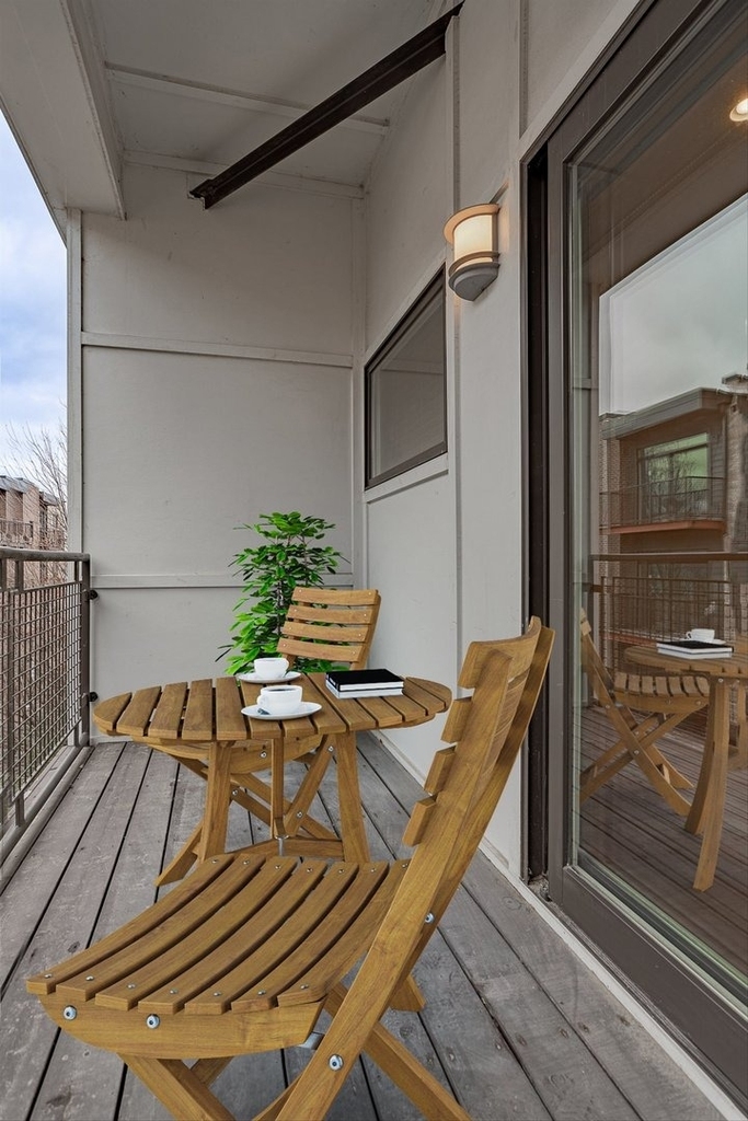 2100 Greenwood Street - Photo 9