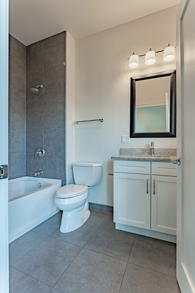2100 Greenwood Street - Photo 4
