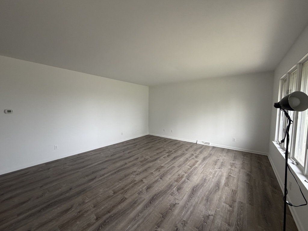 518 E 18th Street - Photo 2
