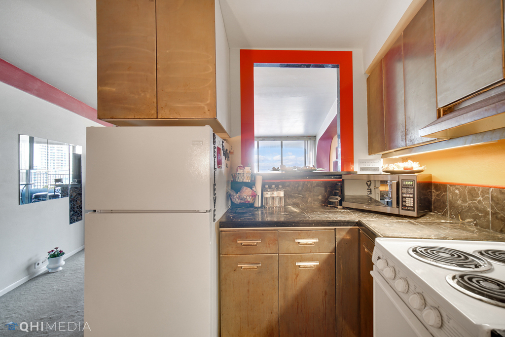 300 N State Street - Photo 6