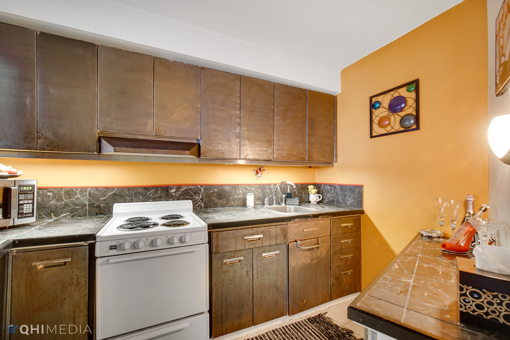 300 N State Street - Photo 8