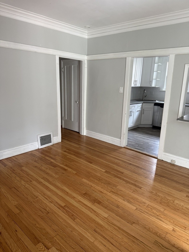 2439 W Byron Street - Photo 2
