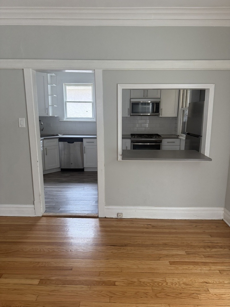 2439 W Byron Street - Photo 3