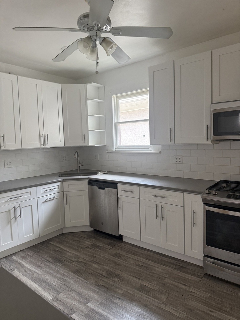 2439 W Byron Street - Photo 5