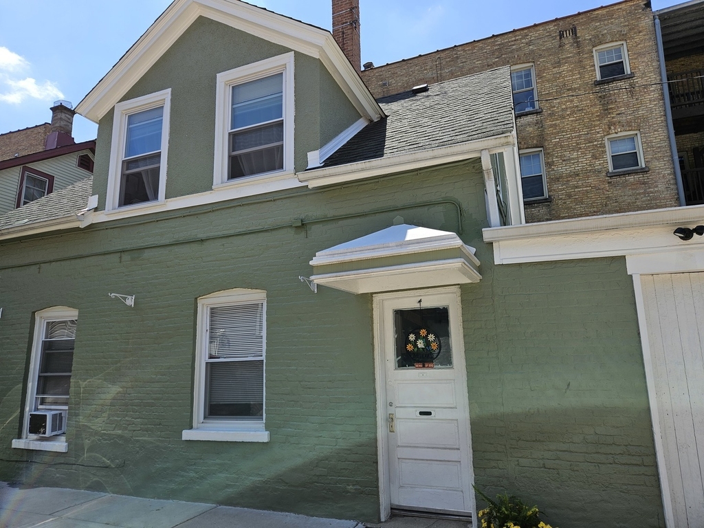 7328 N Honore Street - Photo 0