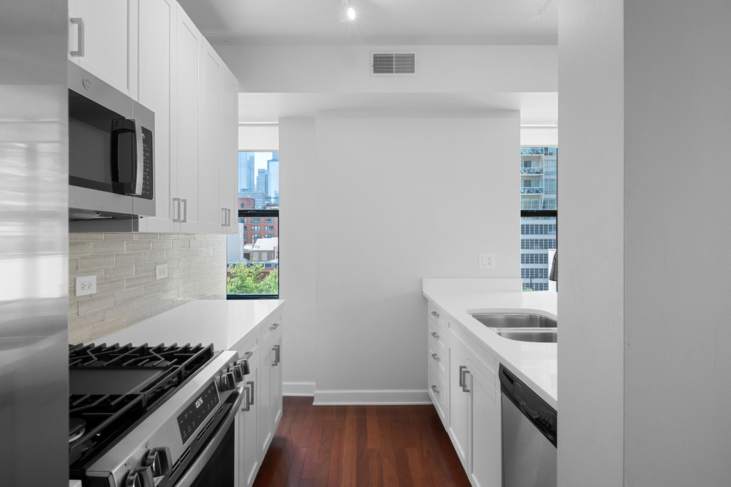 451 W Huron Street - Photo 6