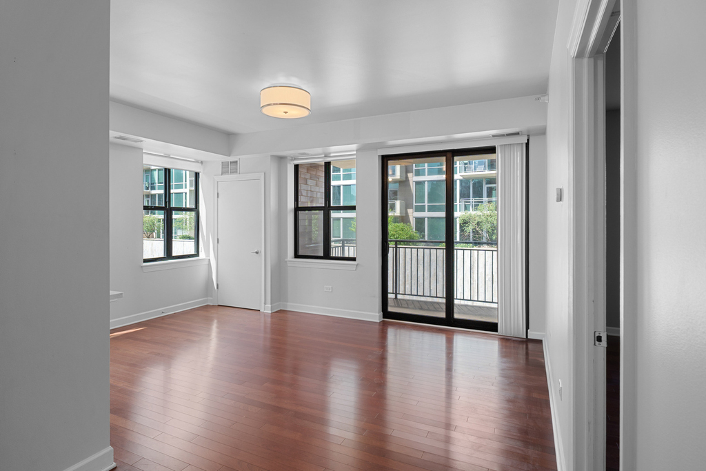 451 W Huron Street - Photo 2