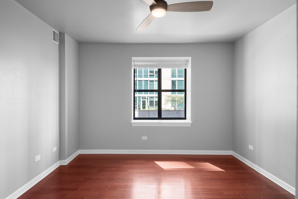 451 W Huron Street - Photo 11