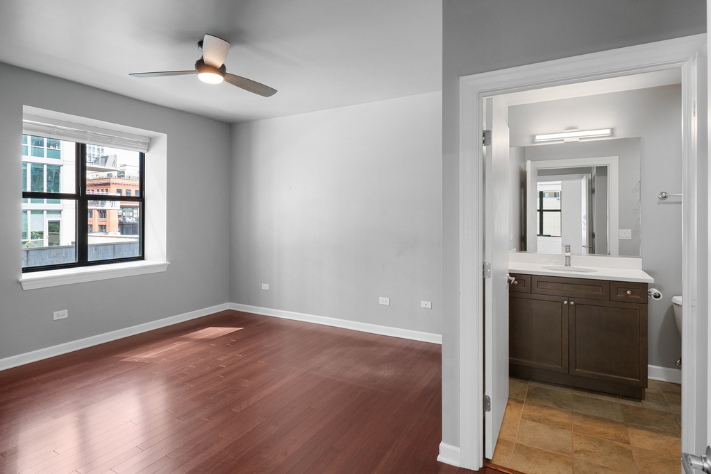 451 W Huron Street - Photo 10