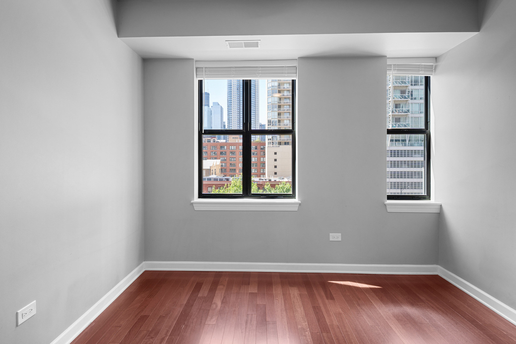 451 W Huron Street - Photo 15
