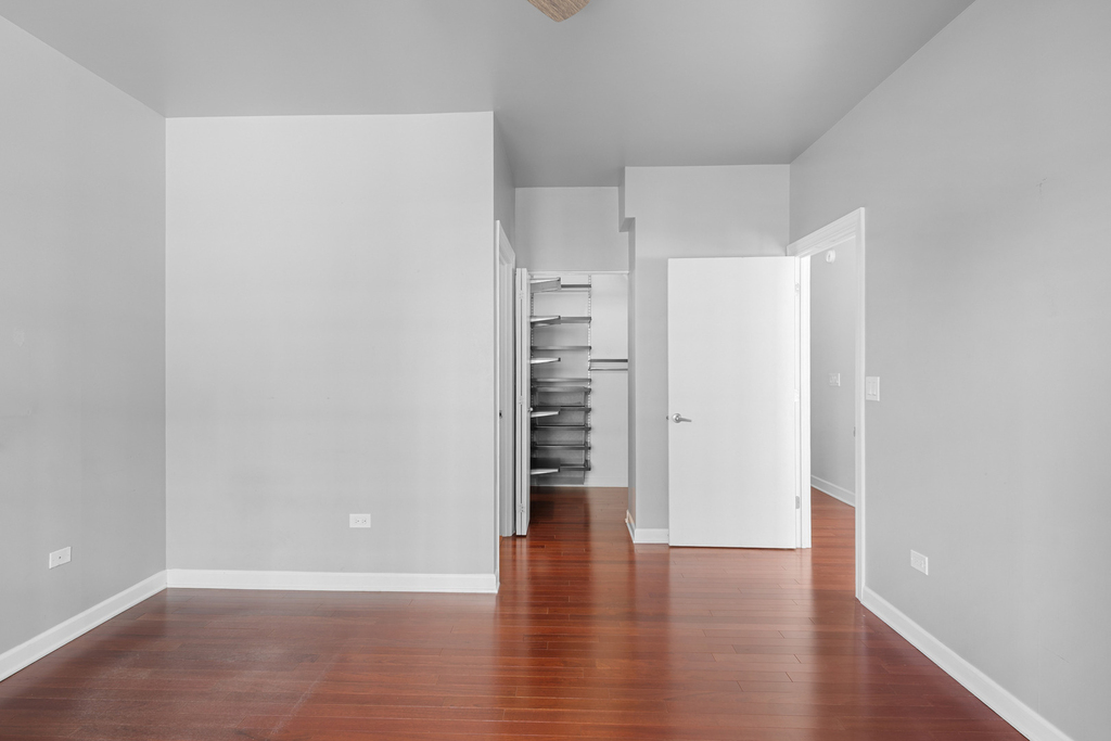 451 W Huron Street - Photo 13