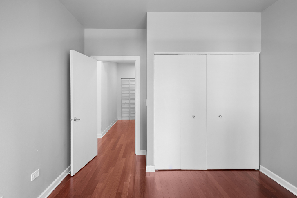 451 W Huron Street - Photo 16