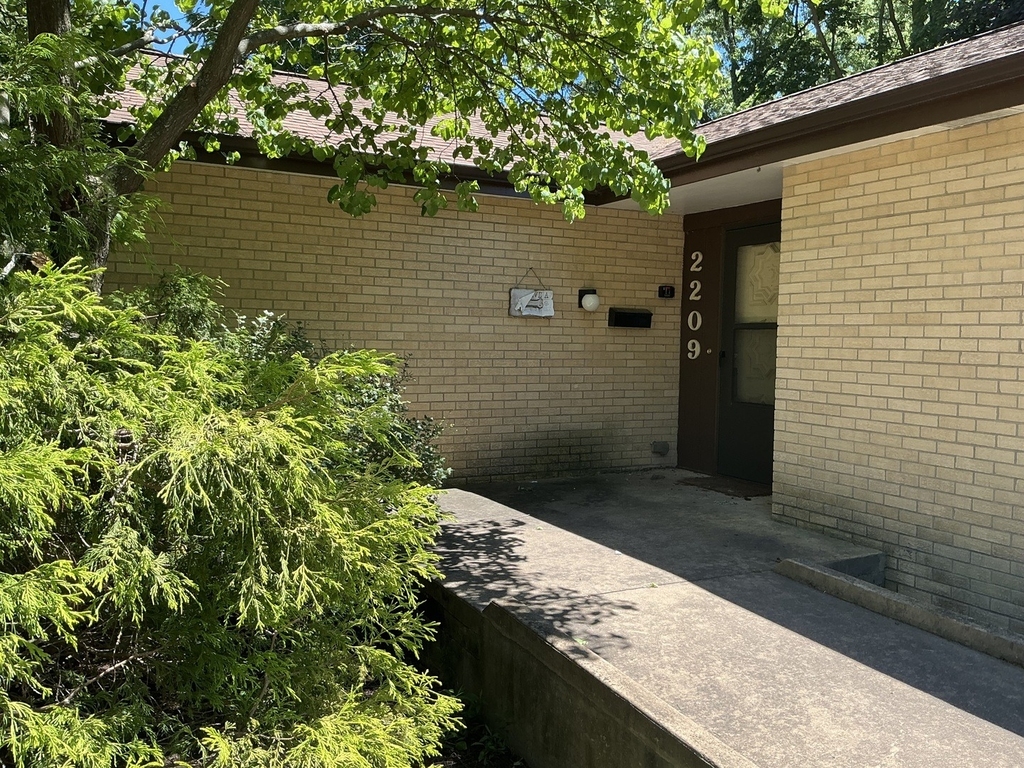 2209 Grange Circle - Photo 2