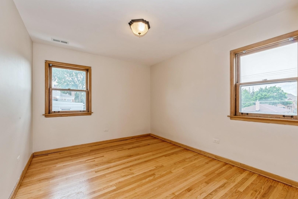 8108 N Oriole Avenue - Photo 9