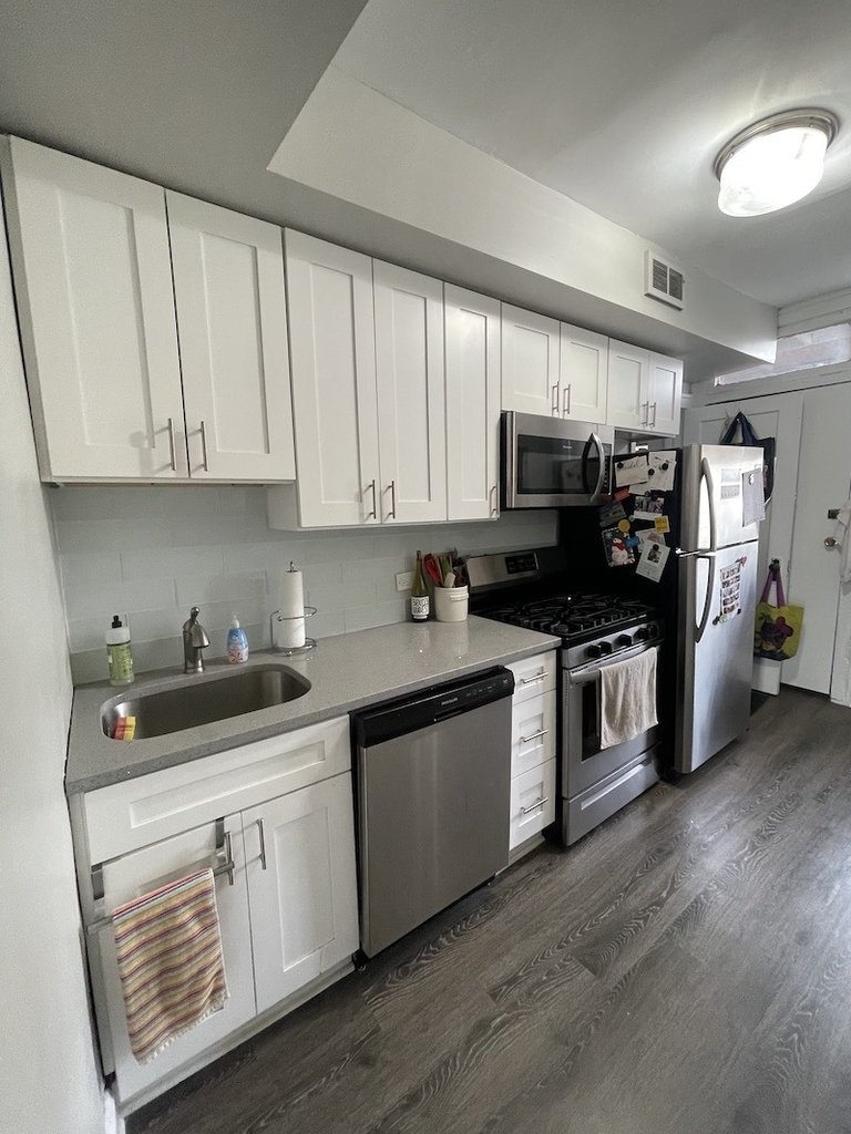 2502 N Rockwell Street - Photo 5