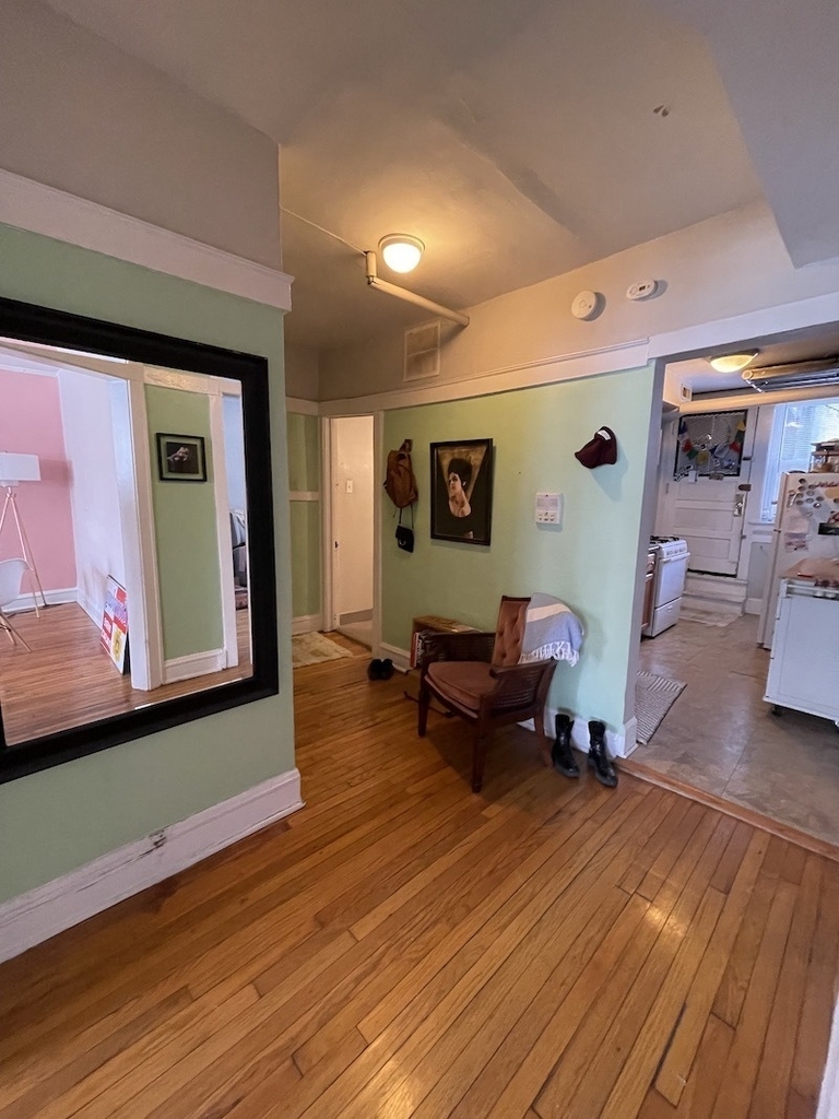 2502 N Rockwell Street - Photo 4