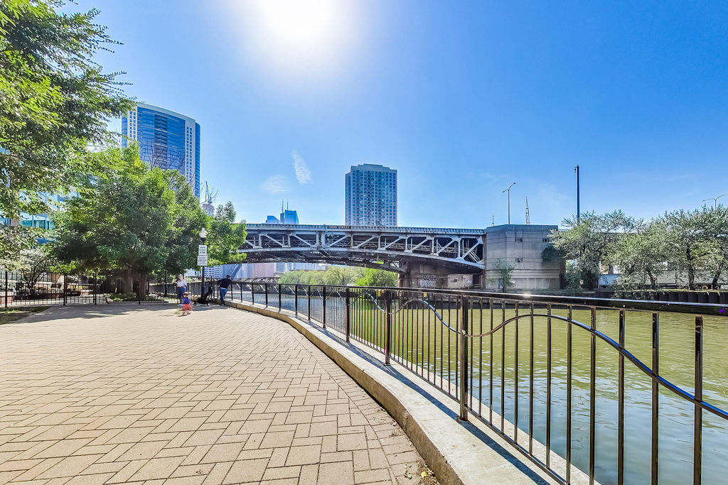 600 N Kingsbury Street - Photo 23