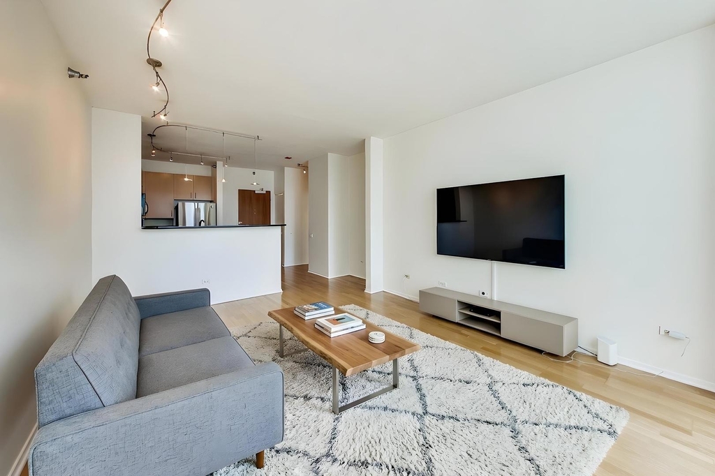 600 N Kingsbury Street - Photo 7