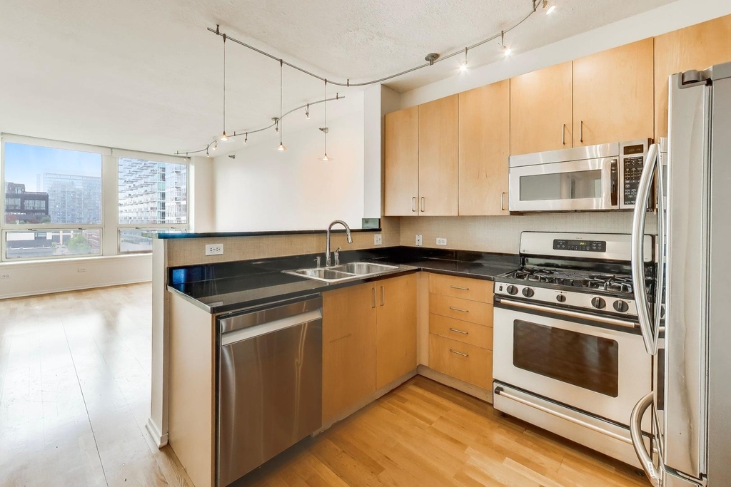 600 N Kingsbury Street - Photo 3