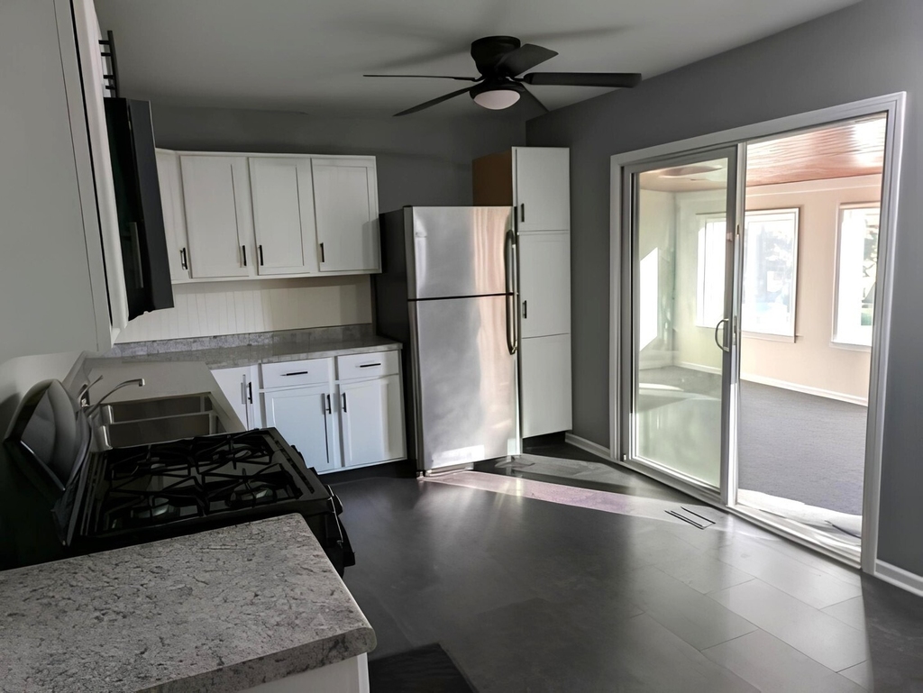9407 Elm Avenue - Photo 3