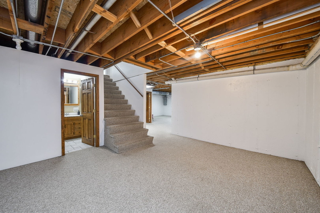339 Windsor Drive - Photo 15