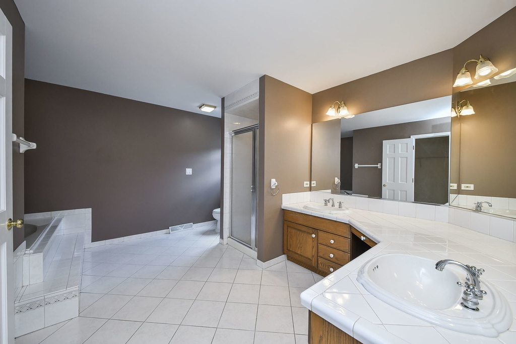 339 Windsor Drive - Photo 8