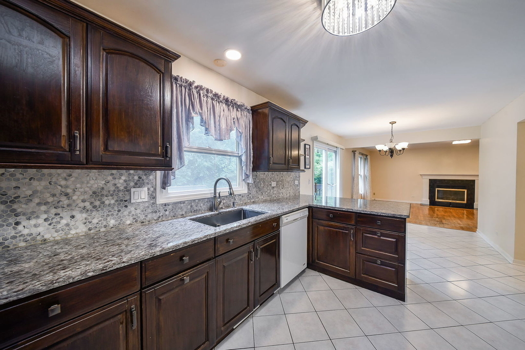 339 Windsor Drive - Photo 4