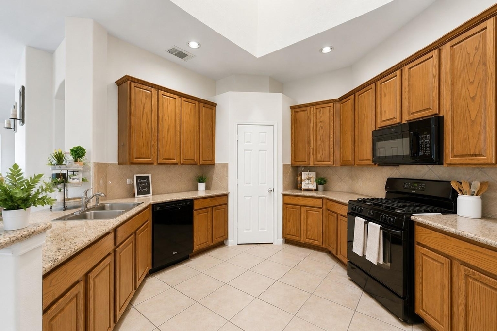 19910 Sternwood Manor Drive - Photo 3