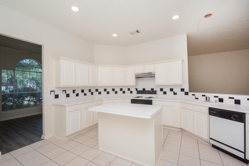 918 Tennyson Drive - Photo 9