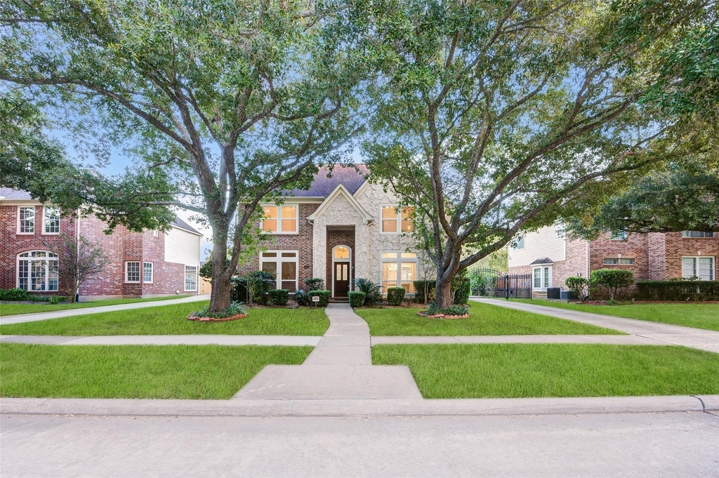 2027 Westshore Drive - Photo 0