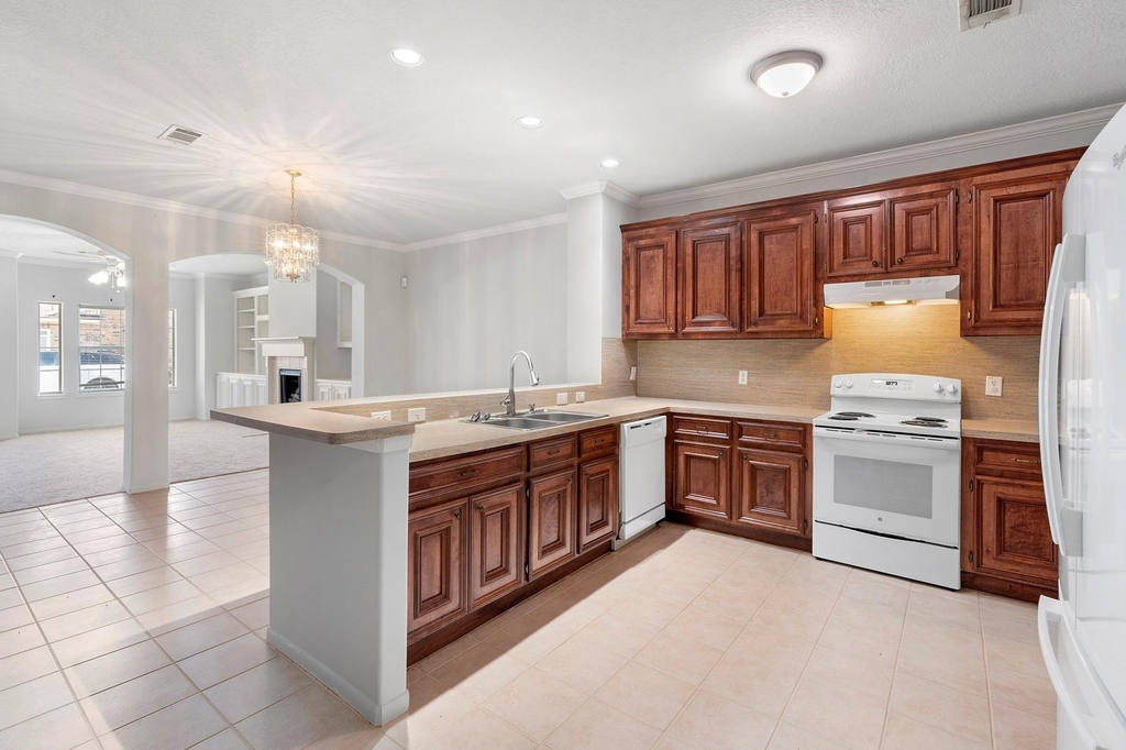 1310 E James Street - Photo 5