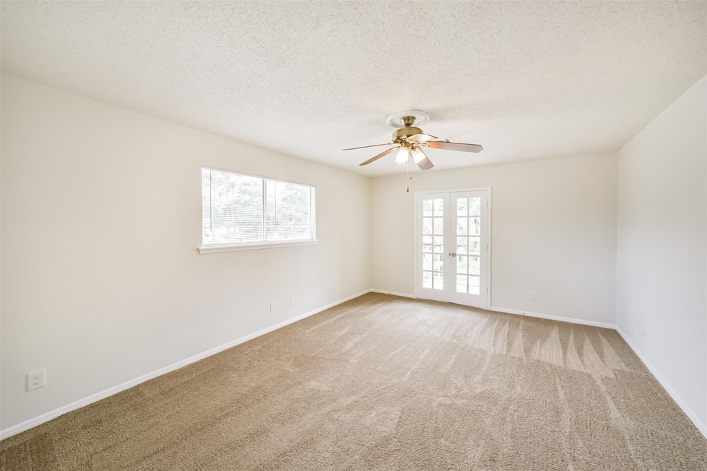 1011 Baltic Lane - Photo 32