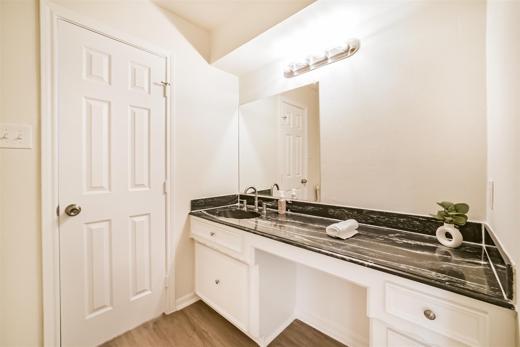 1011 Baltic Lane - Photo 31