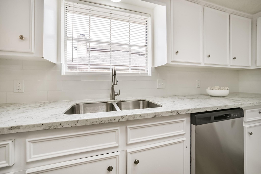 1011 Baltic Lane - Photo 13