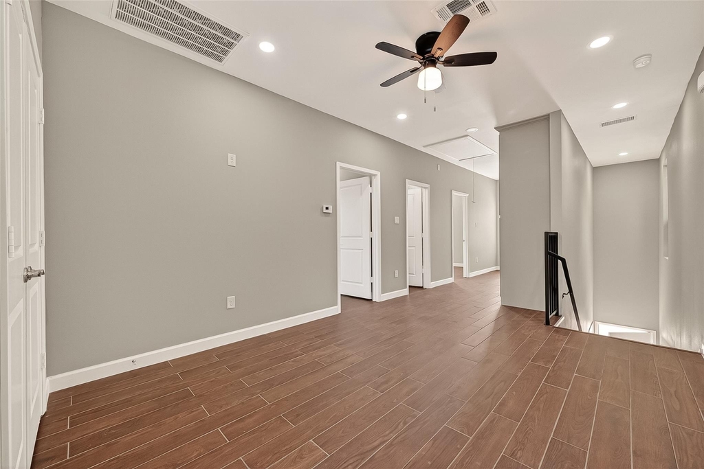 8321 Coma Street - Photo 2