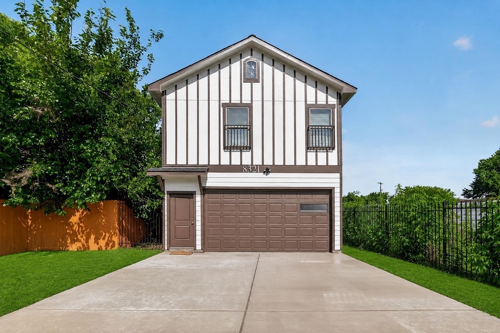 8321 Coma Street - Photo 0