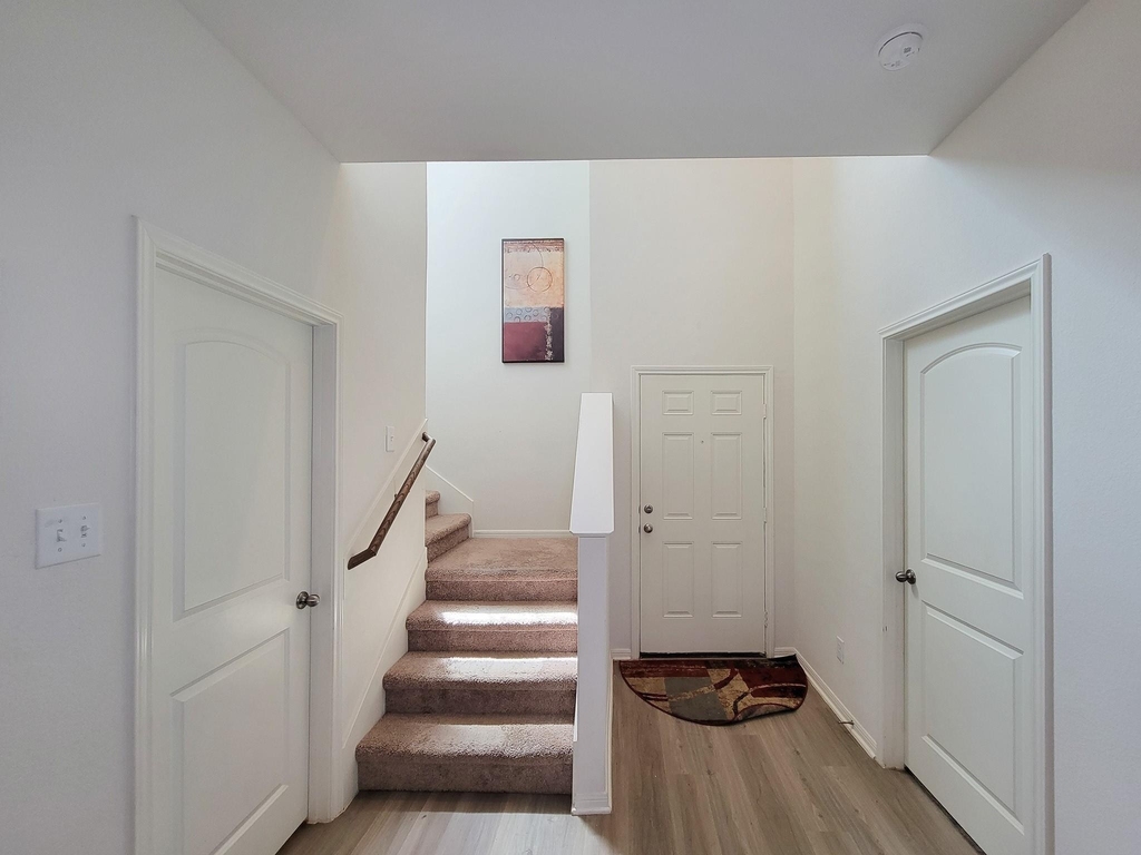 10793 Castle Rock Drive - Photo 3