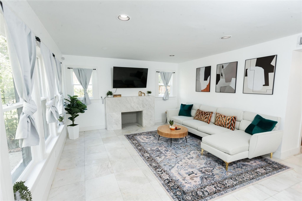 1629 Bonnie Brae Street - Photo 2