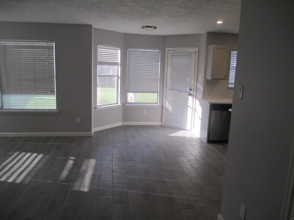 16714 Cheshire Place Drive - Photo 5